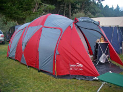カトマンズ製の8人用テント